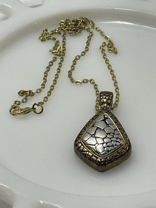 Premier Designs Jewelry - Premier Designs Salisbury 4300 Pendant Silver Tone Antiqued Gold Magnetic Bail